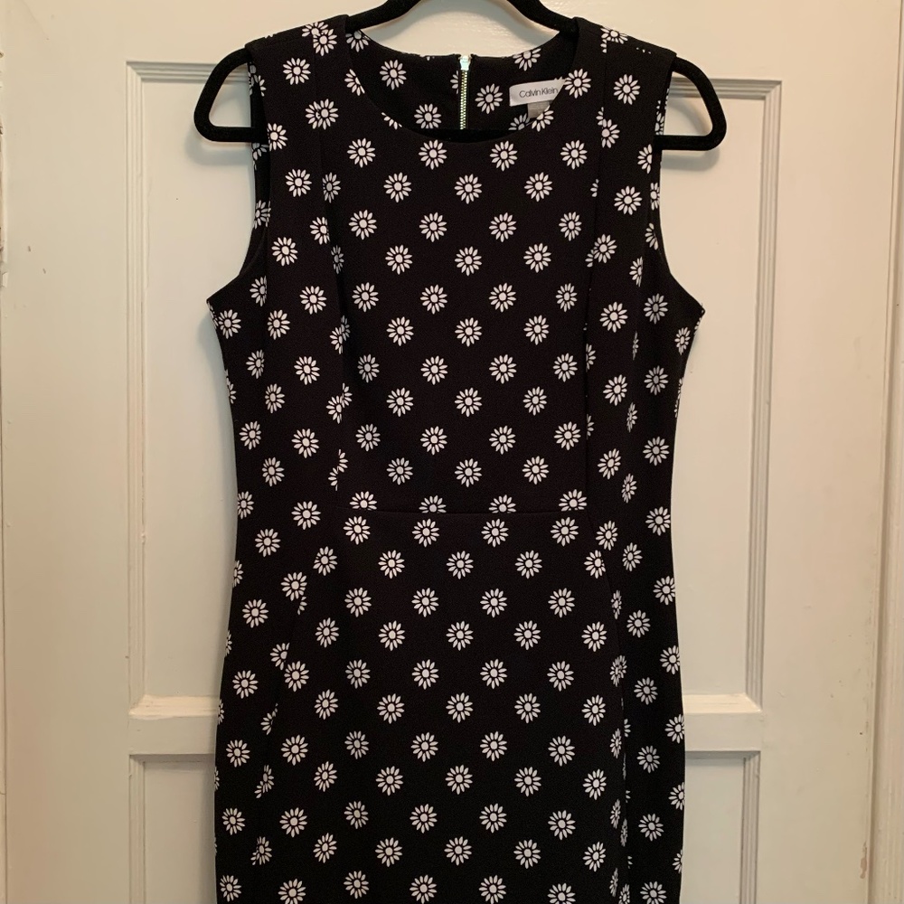 CALVIN KLEIN | Black and White Daisy Print Sleeveless Sheath Dress | Size 10
